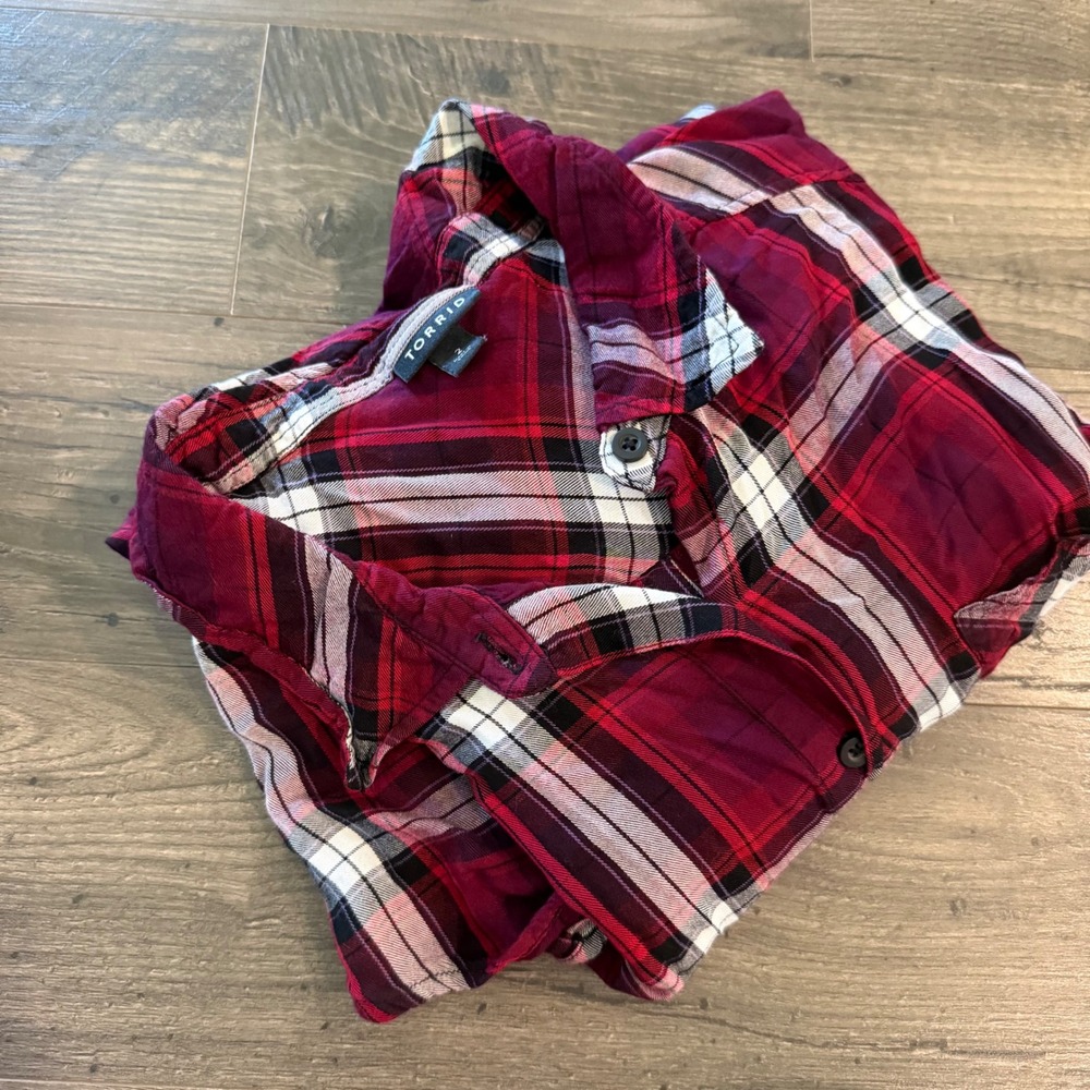 Torrid Red Plaid Button Down Shirt Rayon Long Sleeve Plus Size 2 2X